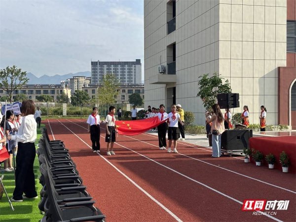天臣配资 敦谊小学东校举行“新校新起点 激情向未来”开学典礼